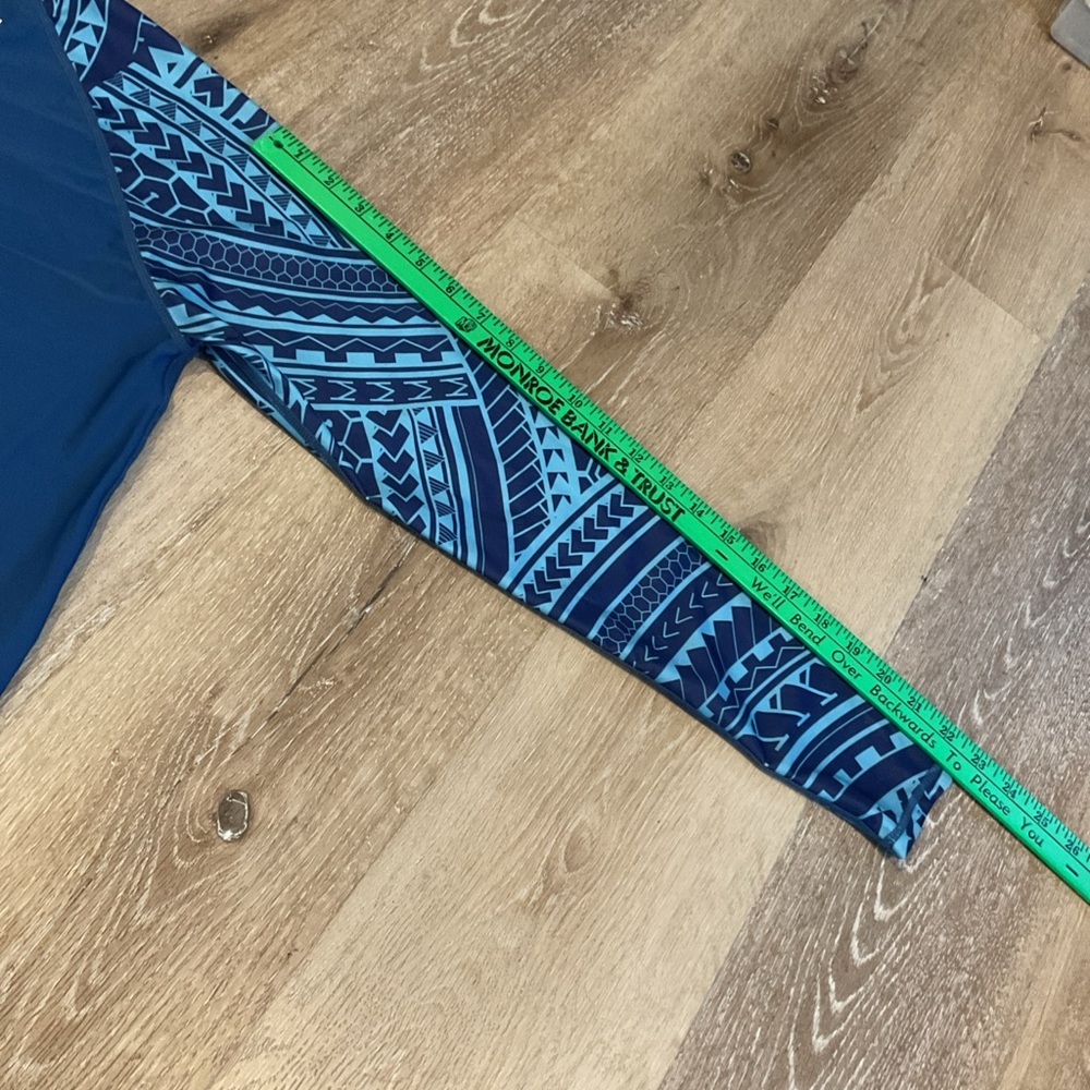 Hawaii Lea - Blue Long Sleeve Rash Guard with Tribal Print - Ladies Size Small - Picture 11 of 13